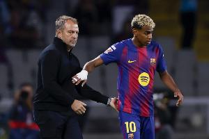 福特表示，弗里克关心他的状况并询问他在埃尔切的生活是否开心，同时他也注意到亚马尔看起来有些疲惫。