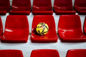 西甲公布25/26赛季冬季新款比赛用球，设计灵感来源于赛车运动。