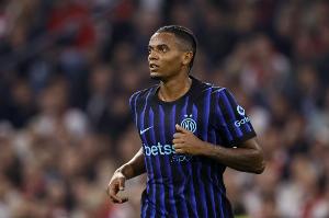 阿坎吉谈及未来：我仍会场上全力以赴，去留权交给国米决定。