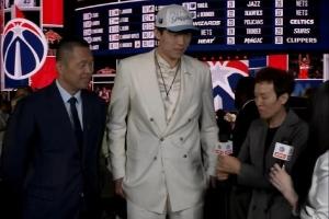 杨瀚森母亲疑似发声：儿子状态下滑、身材虚胖，责任归谁？唯有母亲知晓内情。