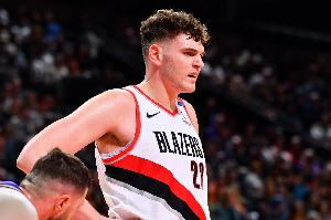 队记：克林根堪称联盟顶级前场篮板手，若能进一步增强防守篮板能力，将更加无解。