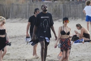 杜兰特曾与一名女孩同居，他要求对方每周来两次，且第二天一早就必须离开。