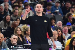 《湖记：三大主力缺阵仍有人挺身而出，本赛季的湖人队或许动真格了》