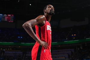 杜兰特聊到弗拉格时表示，自己大学时期打的是4、5号位，进入联盟后改打2号位，在调整初期确实感到不适应。