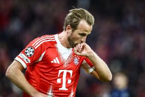 据西班牙媒体报道，沙特方面已提出一份巨额报价，加入到哈里·凯恩的争夺战中，由于无法匹配这一报价，巴萨已决定放弃引进凯恩。