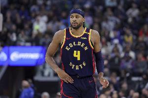 科尔称赞穆迪的投篮和布克防守表现出色，他正重返球队核心轮换阵容。