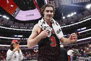 公牛队史仅两人达成连续两场三双，约什·吉迪与乔丹入选。