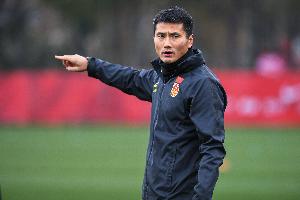 媒体人透露，若一切顺利，邵佳一在西海岸的教练团队将一同入主国足。