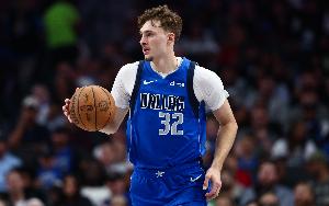 弗拉格谈为球迷签名：深知场边支持者的感受，此举或能改变球迷的人生。