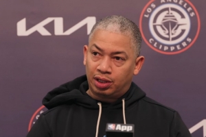 克里斯蒂等年轻球员曾在比赛中帮助球队实现比分追赶，卢教练表示：他们的活力与强度正是球队所需要的。