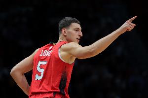 约基奇：我不会给约维奇提建议，因为我们不在同一支球队，他应该听从他们教练的指导。