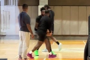 什么时候来CBA呀小卡中国行现身广州龙狮球馆进行训练