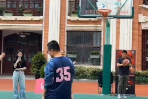 静雨立棍单打罗斯！