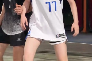 野球场出现女契奇，这些男的是真往死里打啊