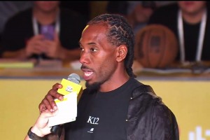 说得还挺标准！i人小卡用粤语向中国球迷问好：呆嘎猴