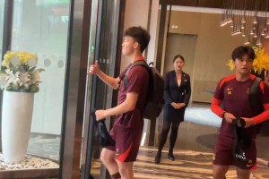 红军球迷满意吗？埃基蒂克开局表现亮眼！越来越期待完全体的他了