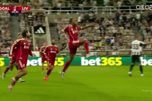 角度刁钻！赫拉芬贝赫突施冷箭破死角，利物浦1-0领先纽卡！