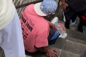 体能怪也得嗷嗷叫~华子下山累得坐地上，还跟羊驼互动上了