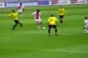 当时光的列车缓缓驶过酋长球场，27岁的埃泽站在球场中央......