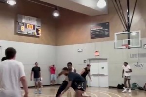 动作是慢但很奏效李凯尔晒休赛期训练，各种招式都能进啊！