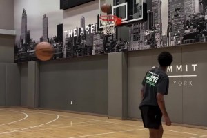 休赛期继续精进！杰伦-布朗休赛期苦练翻身跳投技术