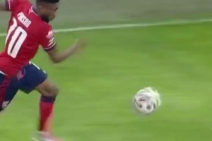 都不许拦着她！欧洲杯名场面：福将凯莉加时赛绝杀后脱衣庆祝！