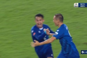 宿迁队2-0领先淮安了！伏小龙精彩停球后打门将小门得手！