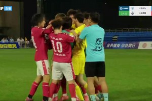 中冠再现神级进球！这脚贴地斩有点蒂亚戈在利物浦那球的味道了！