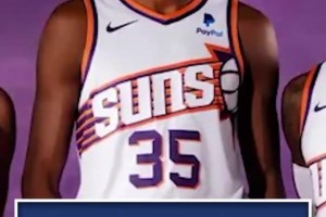 变了两个位置！库里20年和24年的历史最佳首发五人！