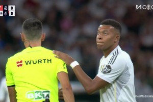 可惜了！阿诺德中场送长传，姆巴佩停球单刀破门越位在先！