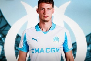 王楚淇：滕哈赫被解雇太离谱，药厂管理层抽象至极