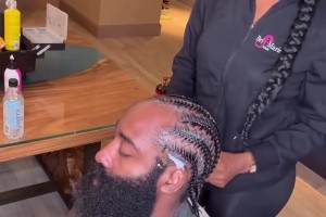 想登哥的莫西干了！女发型师晒帮哈登护理脏辫