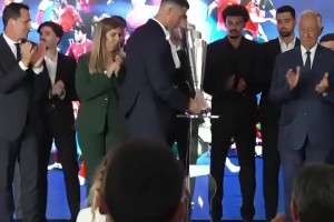 宠粉！奥利塞和乌帕梅卡诺的法国队签名时间！