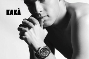 当年阿玛尼为卡卡拍了一组性感写真，绝对的花美男