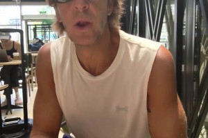 解散吧？袁甲：2-1东帝汶是国足历史最耻辱胜利，球员无廉耻心