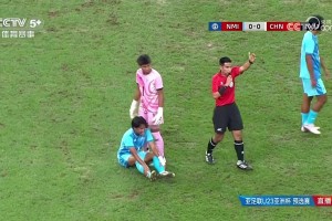 央视解说：北马里亚纳球员大多是业余球员，后卫是一名羽毛球选手