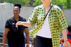 詹姆斯名人堂致敬科比：我们要让他知道我们能达到他的水平！