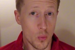 英国足球哥：我申请了国足主教练，找了个和王大雷的合影放上去了