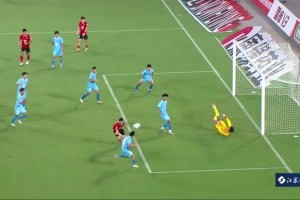 苏超盐城队门将近距离神扑！解说：有卡西挡出罗本射门那味