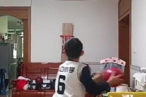 这投篮手型，正儿八经的投手苗子啊