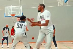 杨毅：杜兰特就去勇士拿了冠军后才被称为小王，不然就登威一级别