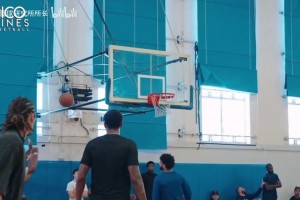 中国连线！杨瀚森郭昊文同场竞技！俩人相互调侃：跑不动了！