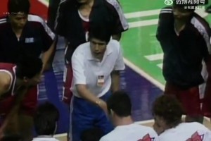 94年中国男篮挑战西班牙，教练蒋兴权：赢了算你们的，输了算我的！