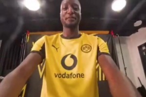 实在秀~亨利背身挑球过掉普约尔，卡卡在禁区内上演倒钩射门