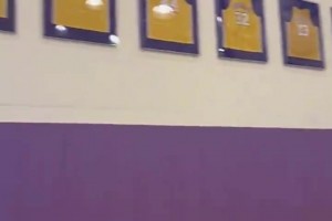 周琦替补VS美国周琦！切特与哈腾今天在湖人的训练馆里打单挑！