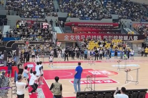 拿下个人成年国家队首分！冉珂嘉快下反击接队友助攻轻松1打0上篮