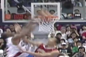 暴力魔兽啊！看看22岁霍华德在国家队是怎么打球的，天赋都溢出了