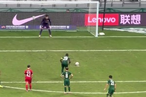 梅西一个简单的动作，过人就像喝水一样简单