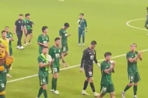 国安球迷赛后怒斥球员：丢脸吗？看看人家