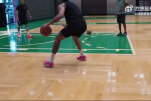 医学奇迹啊简直！塔图姆四个月前跟腱撕裂，现在已经开始练球了